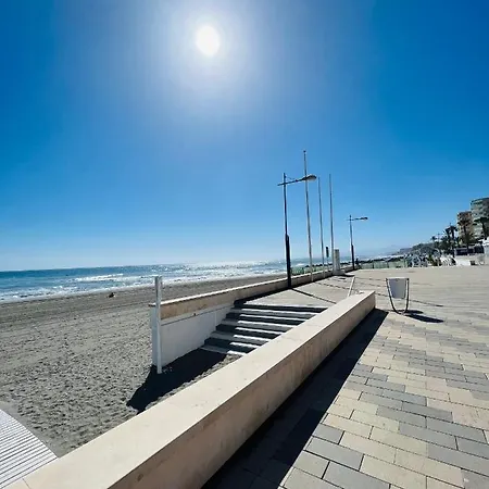 Apartamento Encantador Piso Frente A La Playa Málaga